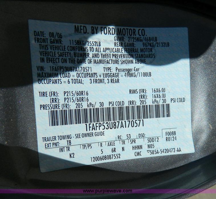 image for item D8524 2007 Ford Taurus SE