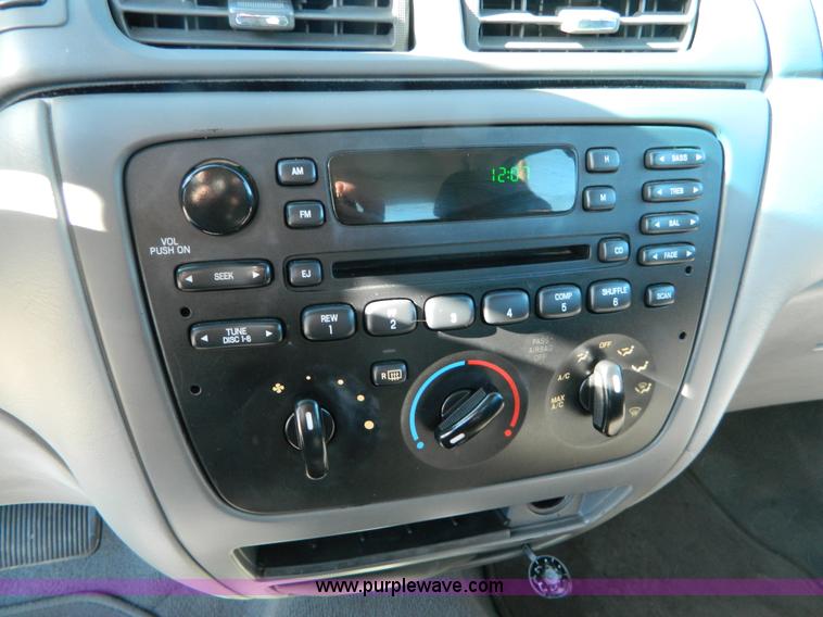 image for item D8524 2007 Ford Taurus SE