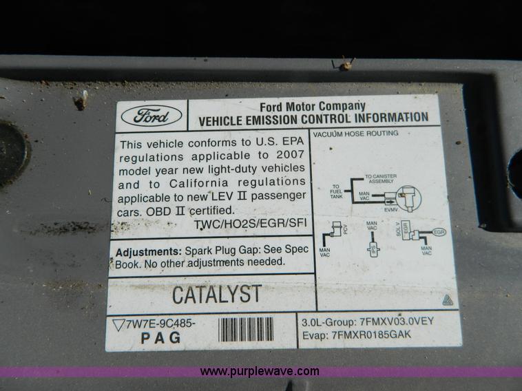 image for item D8524 2007 Ford Taurus SE
