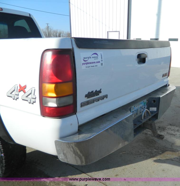 image for item D8667 1999 GMC Sierra 2500 SL pickup truck