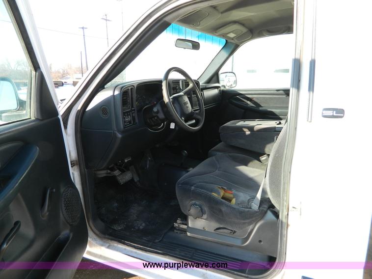 image for item D8667 1999 GMC Sierra 2500 SL pickup truck