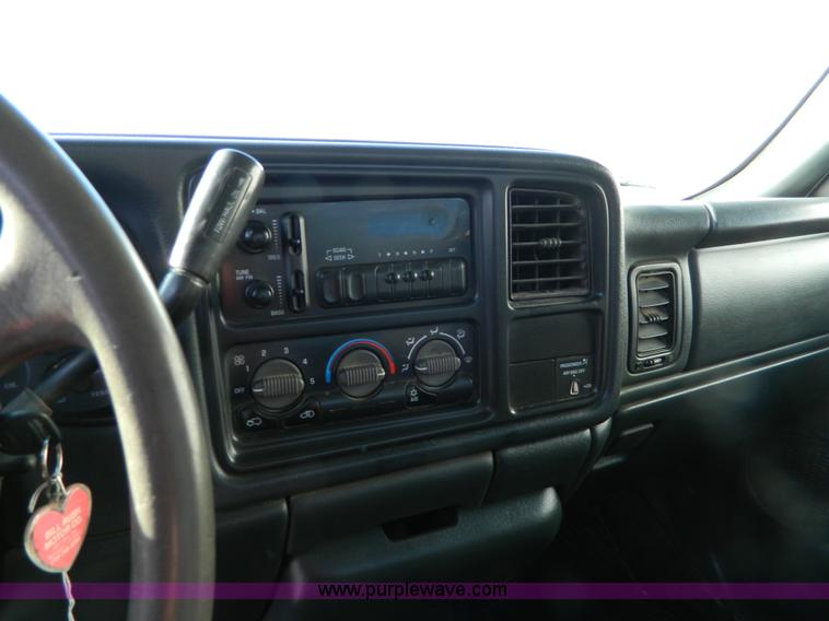 image for item D8667 1999 GMC Sierra 2500 SL pickup truck