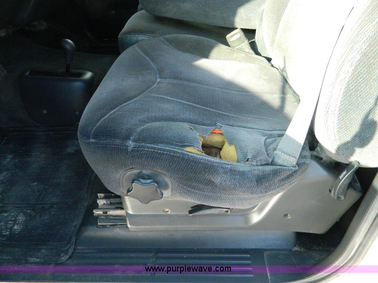 image for item D8667 1999 GMC Sierra 2500 SL pickup truck