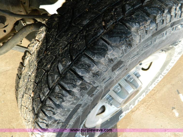 image for item D8667 1999 GMC Sierra 2500 SL pickup truck