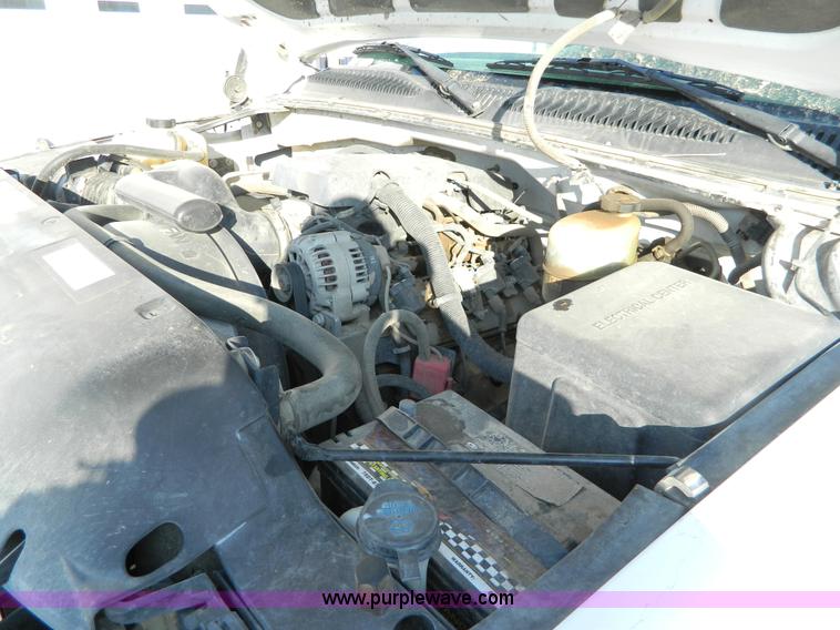 image for item D8667 1999 GMC Sierra 2500 SL pickup truck