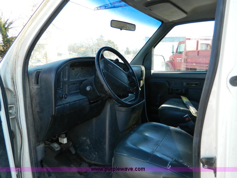 image for item D8686 1992 Ford E250 Econoline  cargo van