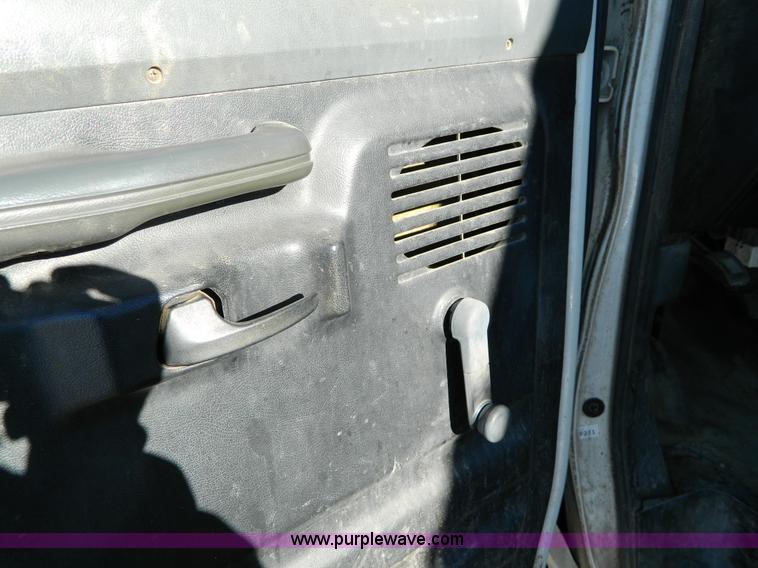 image for item D8686 1992 Ford E250 Econoline  cargo van
