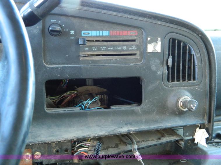 image for item D8686 1992 Ford E250 Econoline  cargo van