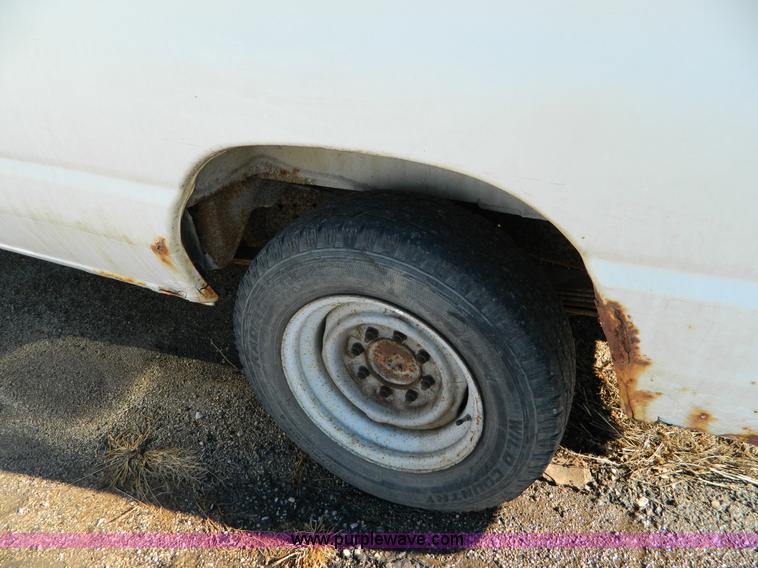 image for item D8686 1992 Ford E250 Econoline  cargo van