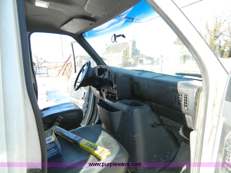 image for item D8686 1992 Ford E250 Econoline  cargo van