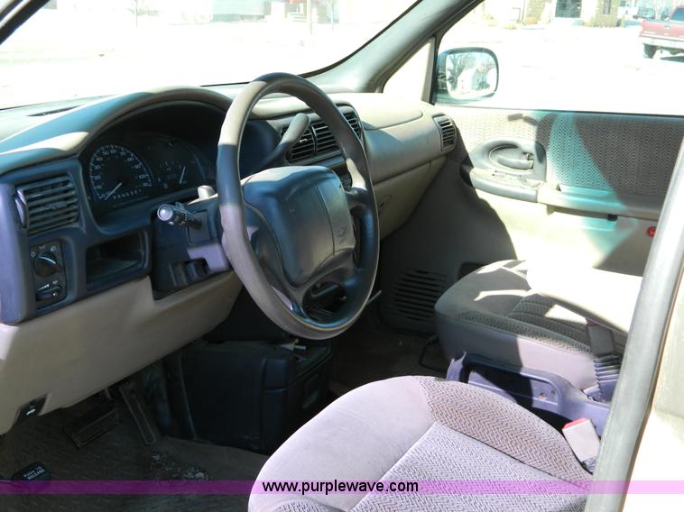 image for item D8687 1998 Chevrolet Venture  van