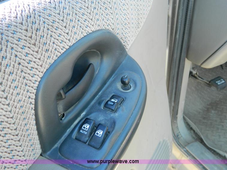 image for item D8687 1998 Chevrolet Venture  van