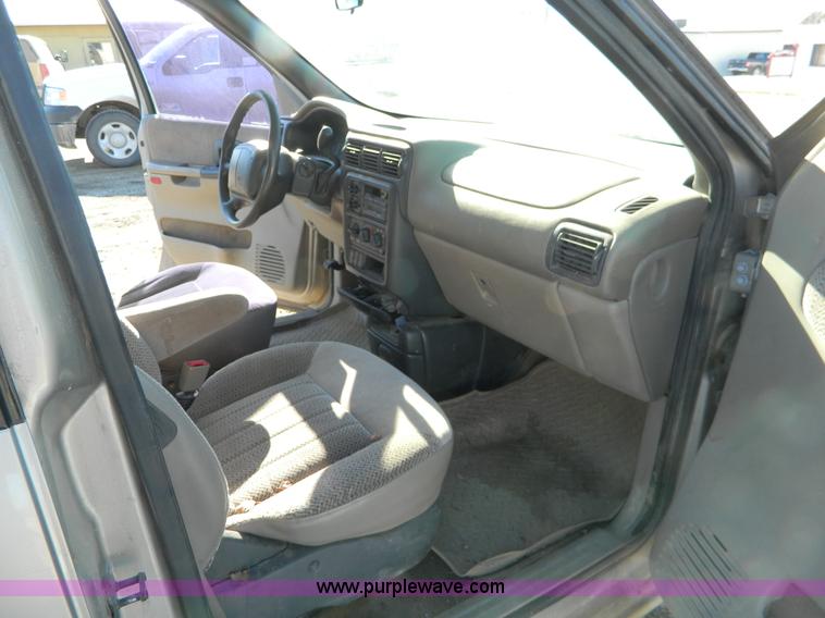 image for item D8687 1998 Chevrolet Venture  van