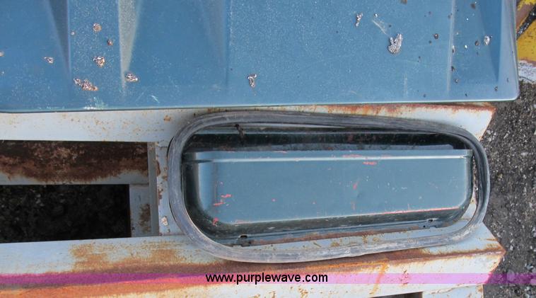 image for item D9274 1981 Ford L9000 Louisville body parts