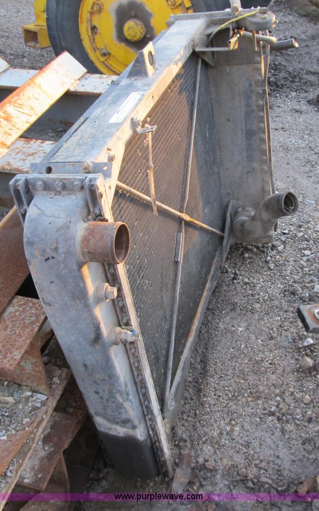 image for item D9281 1981 Ford L9000 Louisville radiator