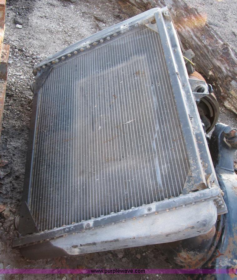 image for item D9281 1981 Ford L9000 Louisville radiator