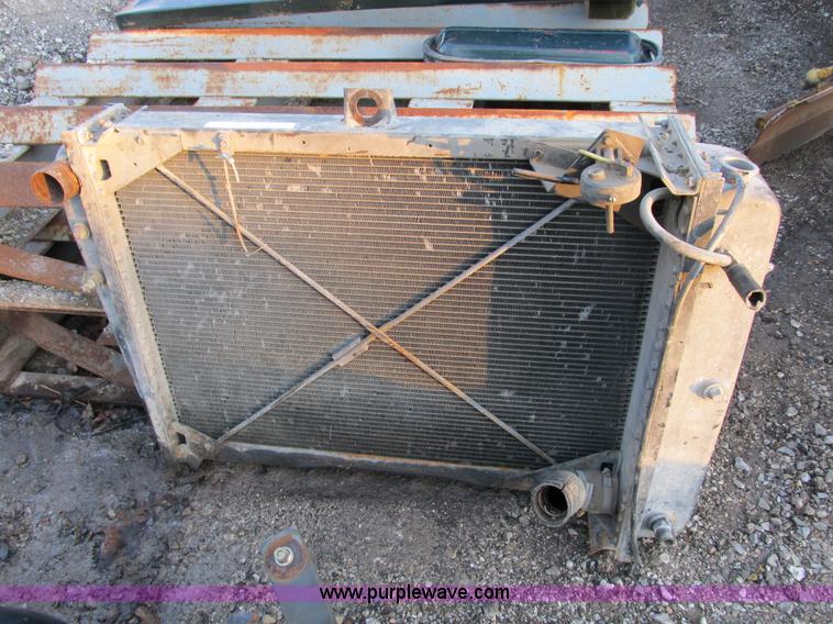 image for item D9281 1981 Ford L9000 Louisville radiator