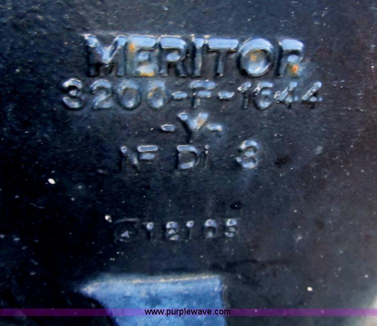 image for item D9283 2000 Freightliner FL120 front, rear end