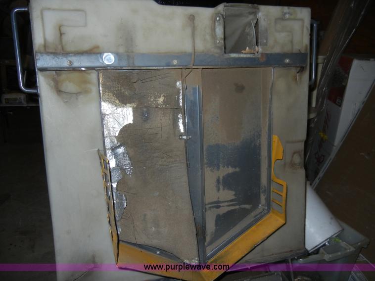 image for item J9270 Walker MTL lawn mower