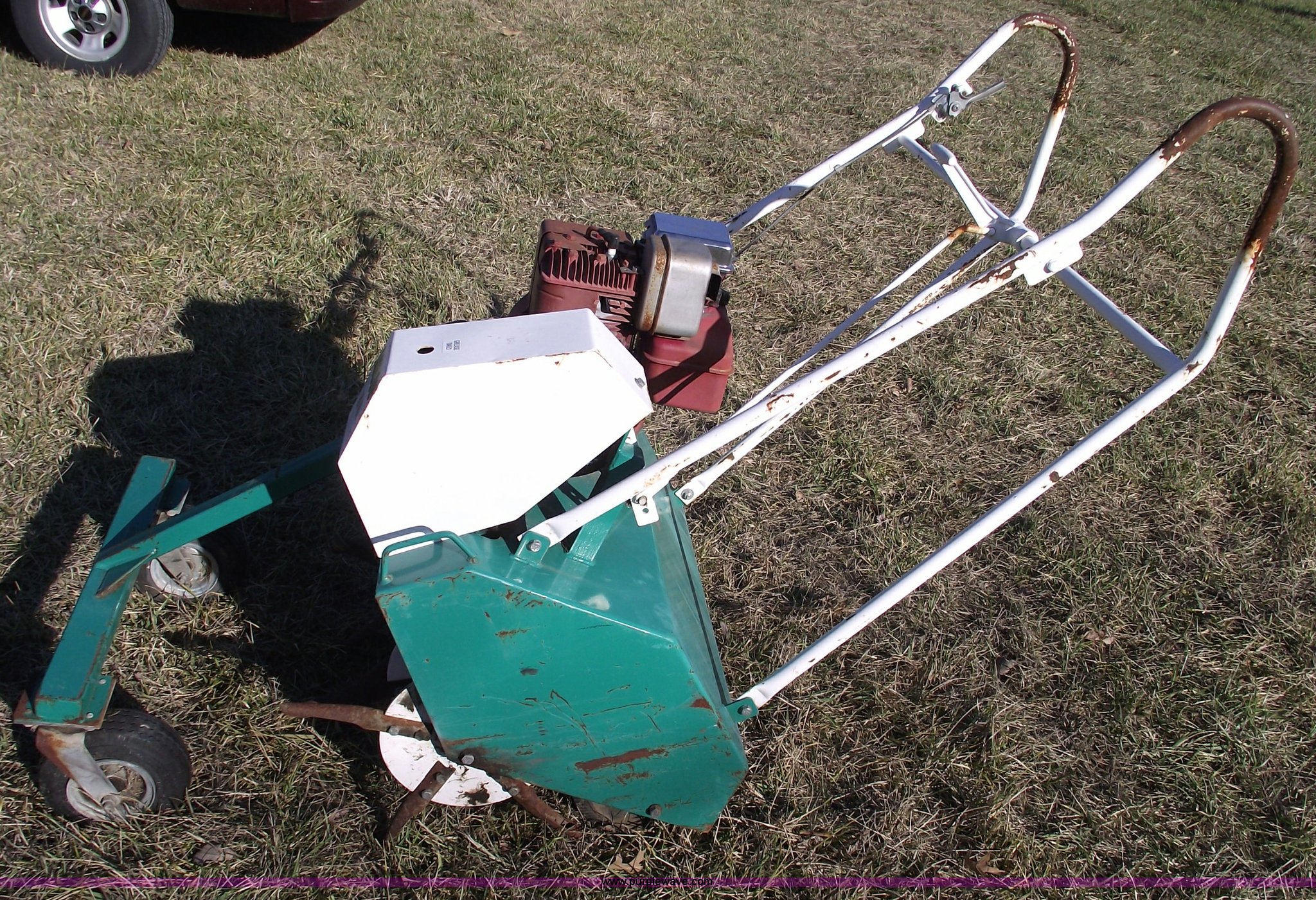 Lesco Aerator 30 in Harrisonville, MO Item B6052 sold Purple Wave