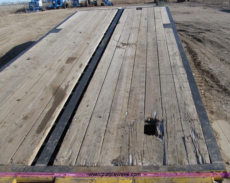 image for item A1808 2005 Ledwell LW25RMP portable loading ramp