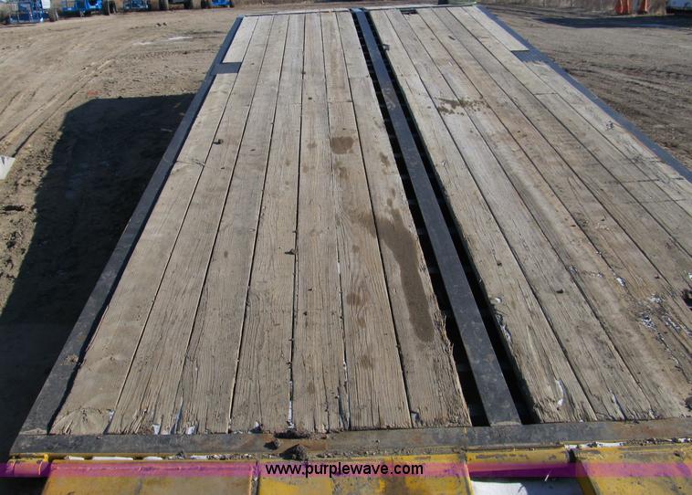 image for item A1808 2005 Ledwell LW25RMP portable loading ramp