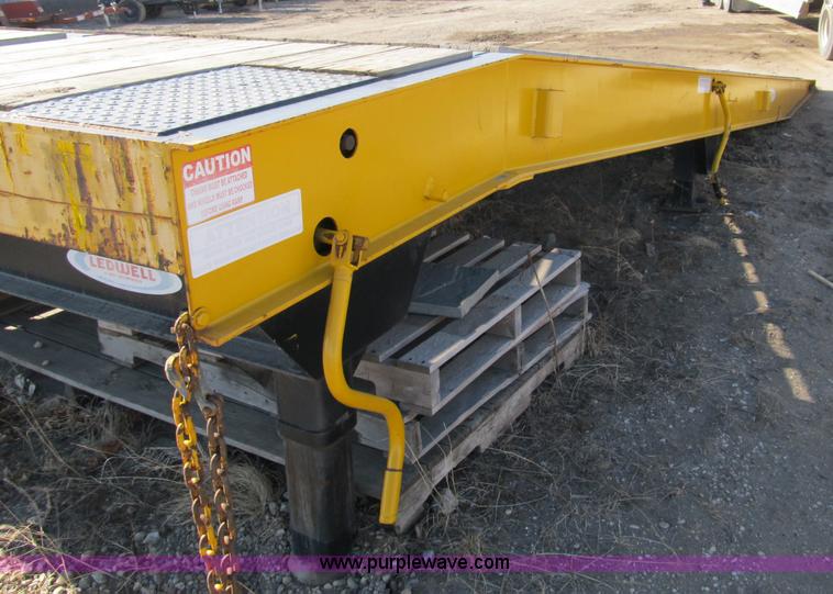 image for item A1808 2005 Ledwell LW25RMP portable loading ramp