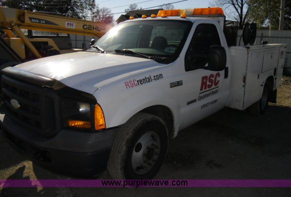 image for item B2165 2005 Ford F350 Super Duty service truck
