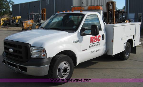 image for item B2166 2005 Ford F350 Super Duty service truck