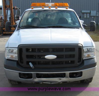 image for item B2166 2005 Ford F350 Super Duty service truck