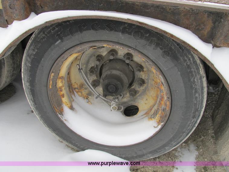 image for item B2585 2007 Ledwell 48' hydratail trailer