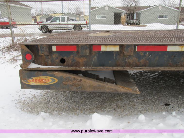 image for item B2585 2007 Ledwell 48' hydratail trailer