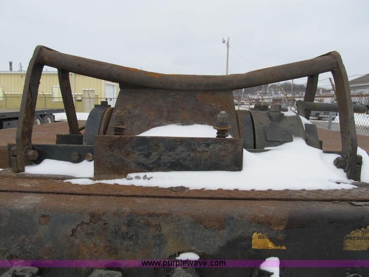 image for item B2585 2007 Ledwell 48' hydratail trailer