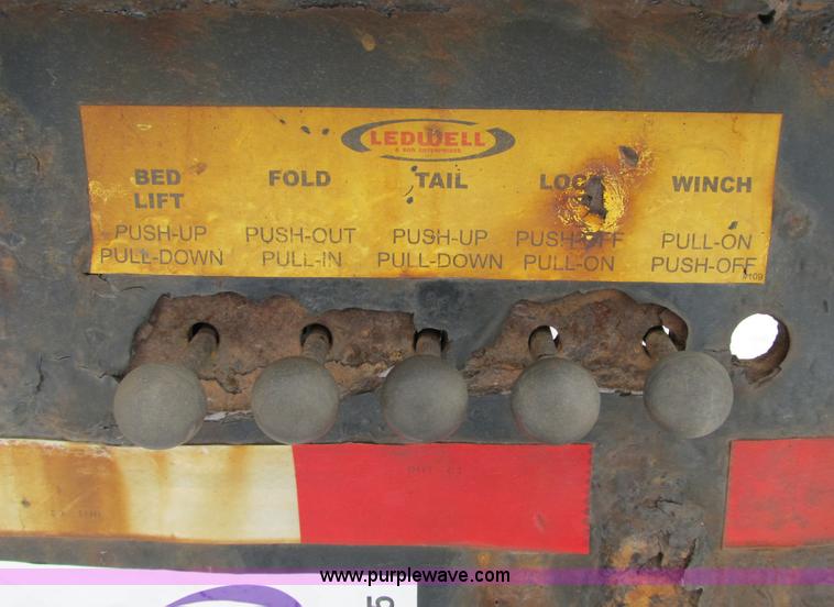 image for item B2585 2007 Ledwell 48' hydratail trailer