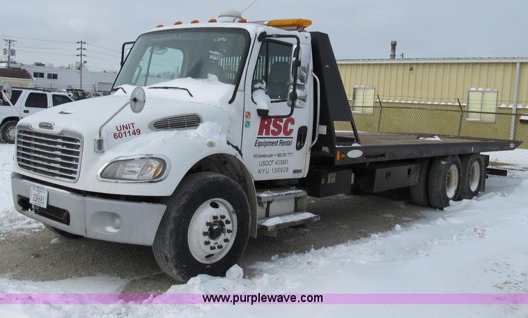 image for item B2586 2006 Freightliner M2 106 rollback truck