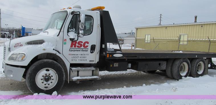 image for item B2586 2006 Freightliner M2 106 rollback truck