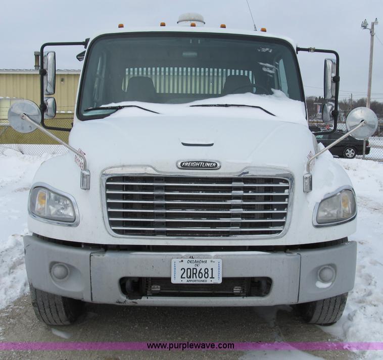 image for item B2586 2006 Freightliner M2 106 rollback truck