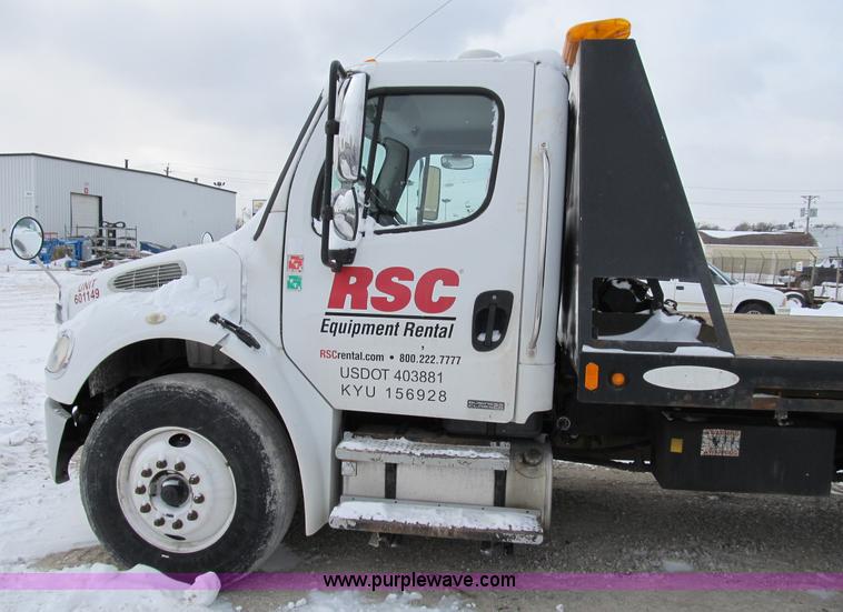 image for item B2586 2006 Freightliner M2 106 rollback truck