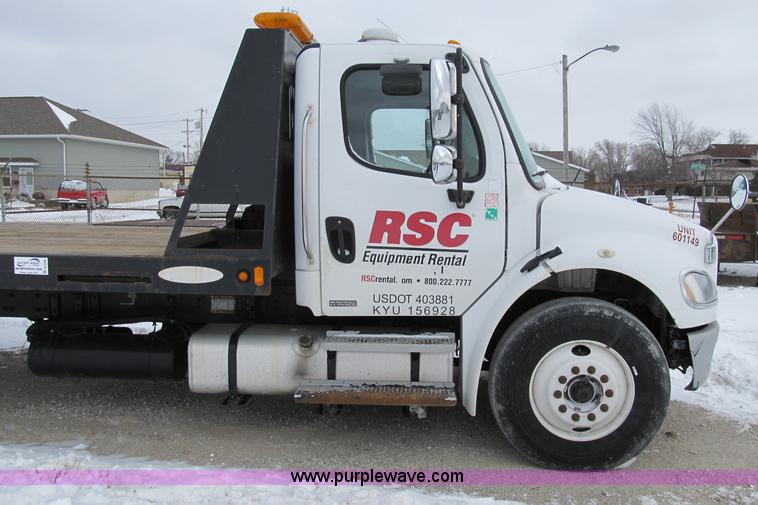 image for item B2586 2006 Freightliner M2 106 rollback truck