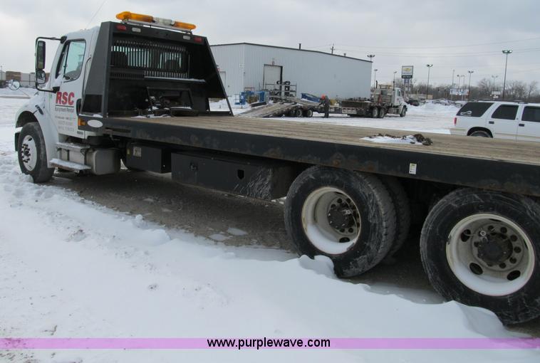 image for item B2586 2006 Freightliner M2 106 rollback truck