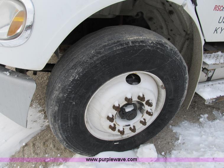 image for item B2586 2006 Freightliner M2 106 rollback truck