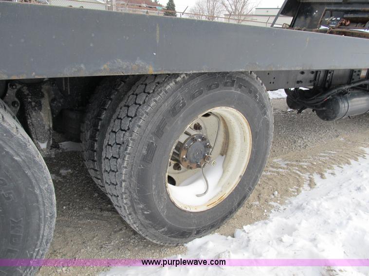 image for item B2586 2006 Freightliner M2 106 rollback truck