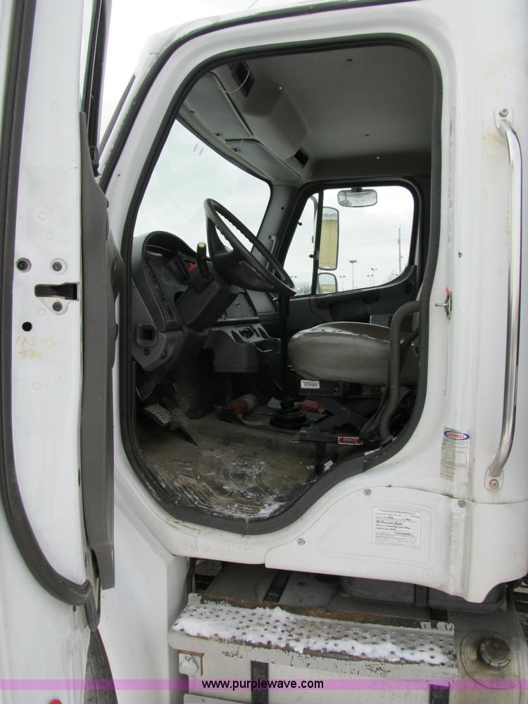 image for item B2586 2006 Freightliner M2 106 rollback truck