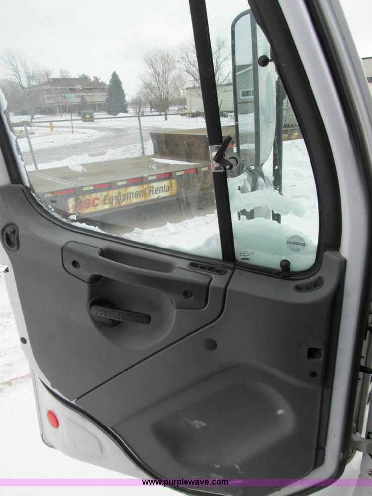 image for item B2586 2006 Freightliner M2 106 rollback truck