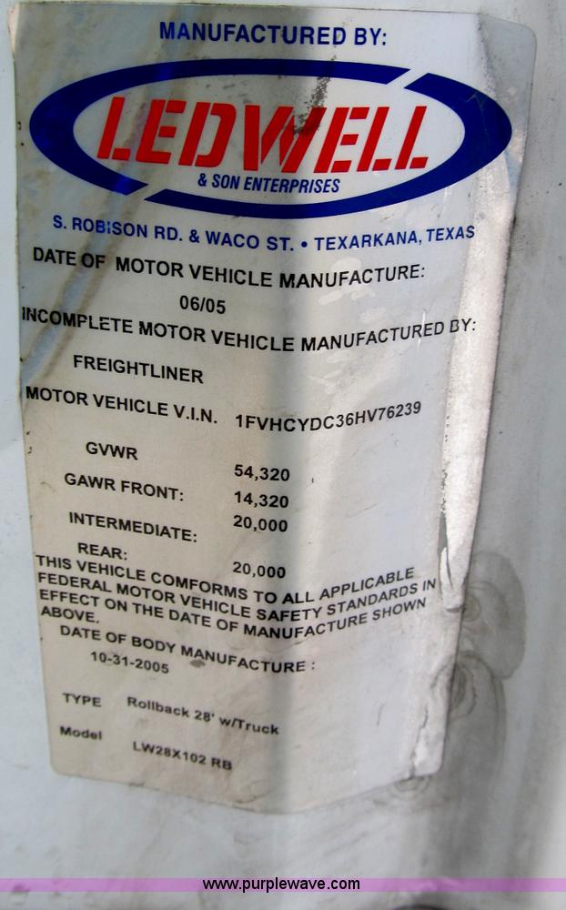 image for item B2586 2006 Freightliner M2 106 rollback truck