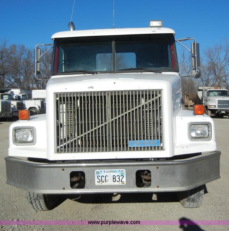 image for item A3386 1994 Volvo WG semi truck