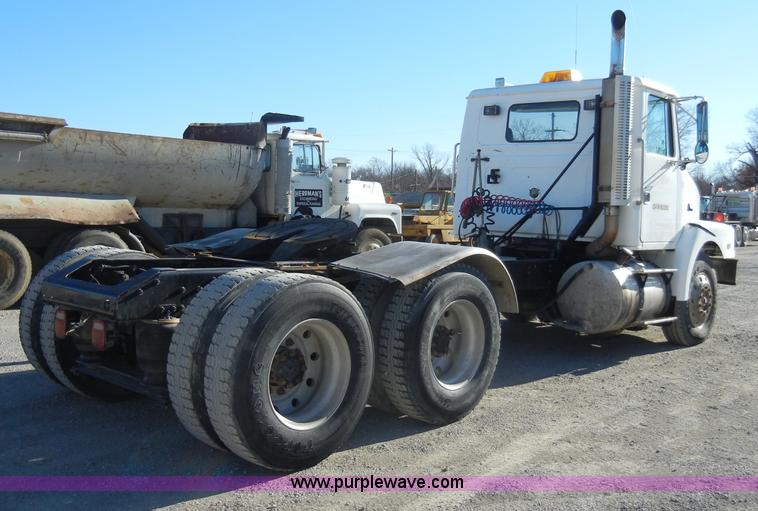 image for item A3386 1994 Volvo WG semi truck