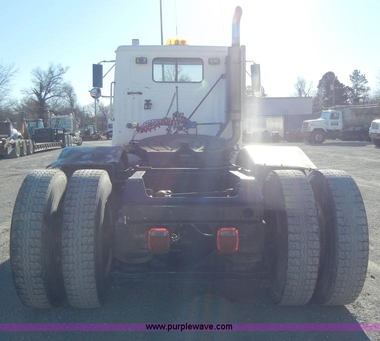 image for item A3386 1994 Volvo WG semi truck