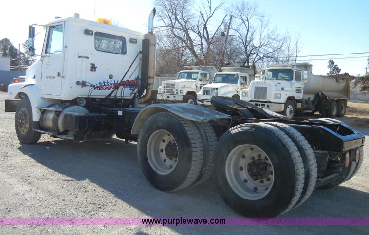 image for item A3386 1994 Volvo WG semi truck