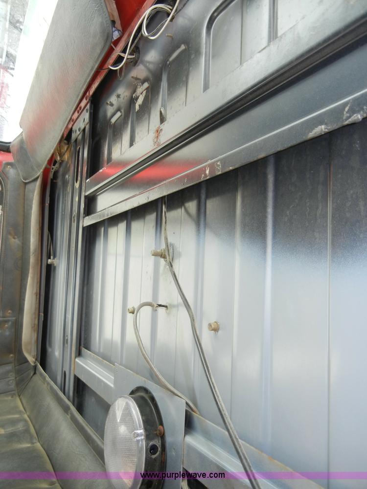 image for item A3386 1994 Volvo WG semi truck